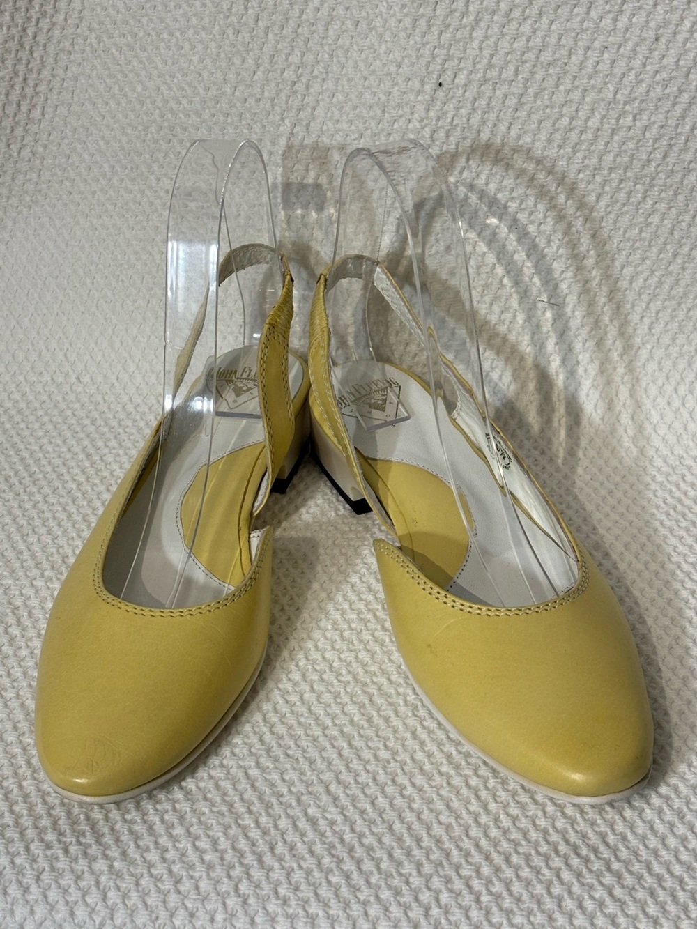 JOHN FLUEVOG Sz 6.5 Look Sparrow in Butter Slingback Almond-Toe Flats RARE